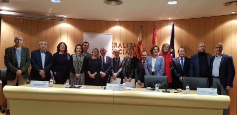   El Tribunal calificador de los Premios del CES-CV para Tesis Doctorales, tesis defendidas en 2017, en su reunión del pasado 4 de octubre de 2018, ha decidido otorgar un premio a la tesis relacionada con las materias del Comité a D. Domingo Zarzo Martínez por su obra “Problemática y soluciones para la gestión y tratamiento de las salmueras procedentes de desaladoras”. Y un premio a D. Eduardo Olmedo de la Torre, por su tesis “Los delitos de maltrato animal”.  Asimismo, el Tribunal ha concedido un accesit a