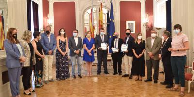 El CES-CV entrega la “Memoria Socieconómica y Laboral de la CV 2020” al presidente de les Corts